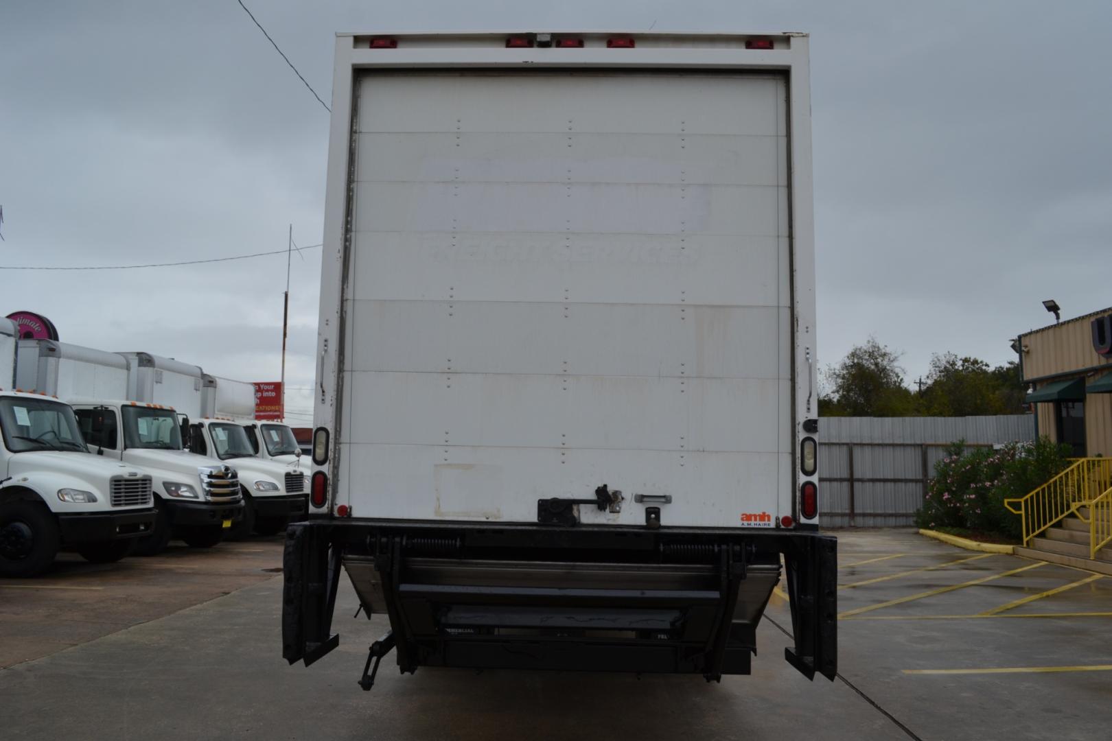 2020 WHITE /BLACK FREIGHTLINER M2-106 with an CUMMINS B6.7L 260HP engine, ALLISON 2100HS AUTOMATIC transmission, located at 9172 North Fwy, Houston, TX, 77037, (713) 910-6868, 29.887470, -95.411903 - 32" EXTENDED CAB SLEEPER, 26FT BOX, 13FT CLEARANCE, HEIGHT 103" X WIDTH 102", WALTCO 3,000LB ALUMINUM LIFT GATE, 26,000LB GVWR NON CDL, E-TRACKS, DUAL 50 GALLON FUEL TANKS , POWER WINDOWS, LOCKS, & MIRRORS, CRUISE CONTROL, HEATED MIRRORS, - Photo#5